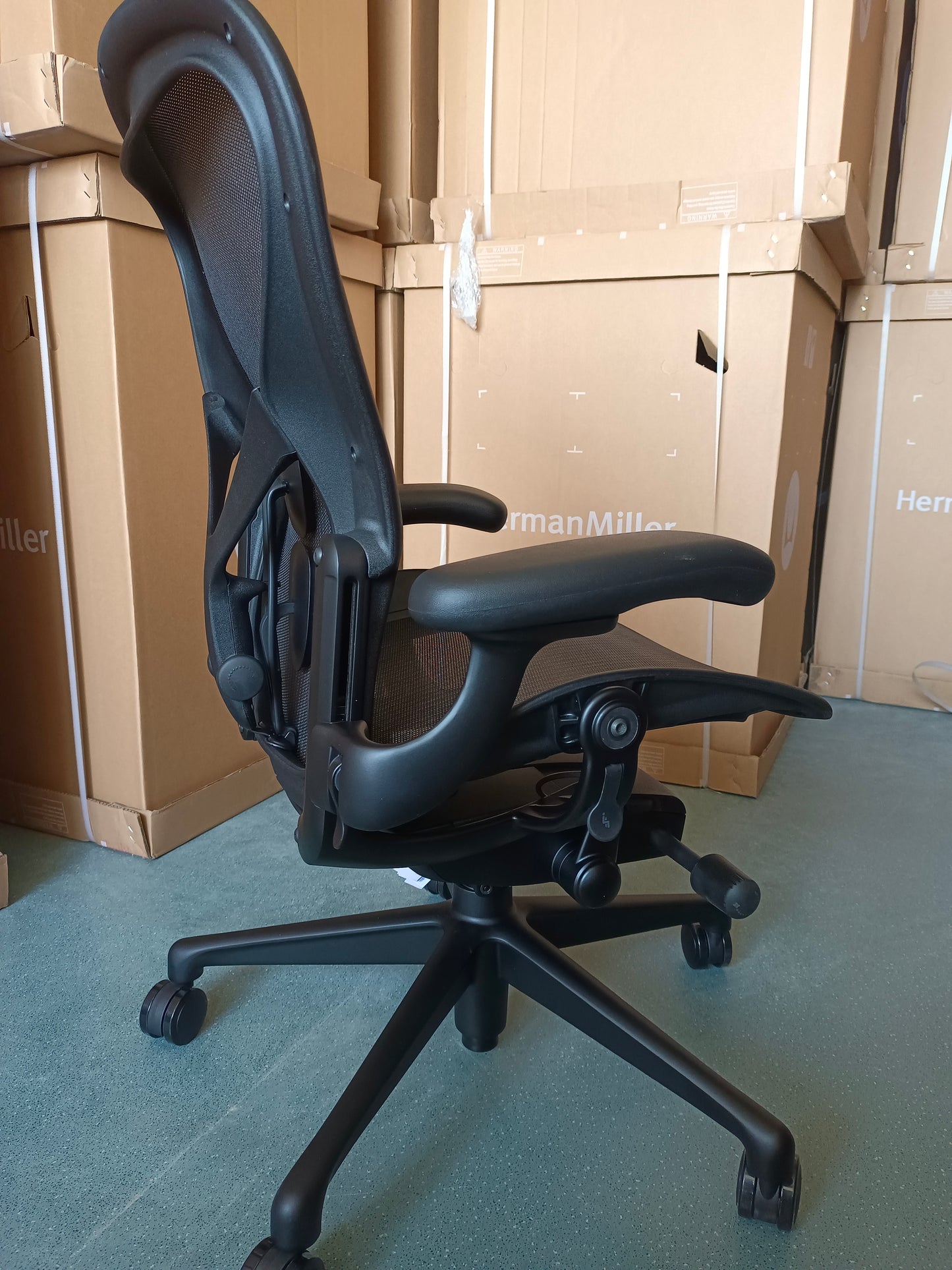 Herman Miller Aeron Chair Colour Onyx Matte Metal Base (Full 12 years Warranty)