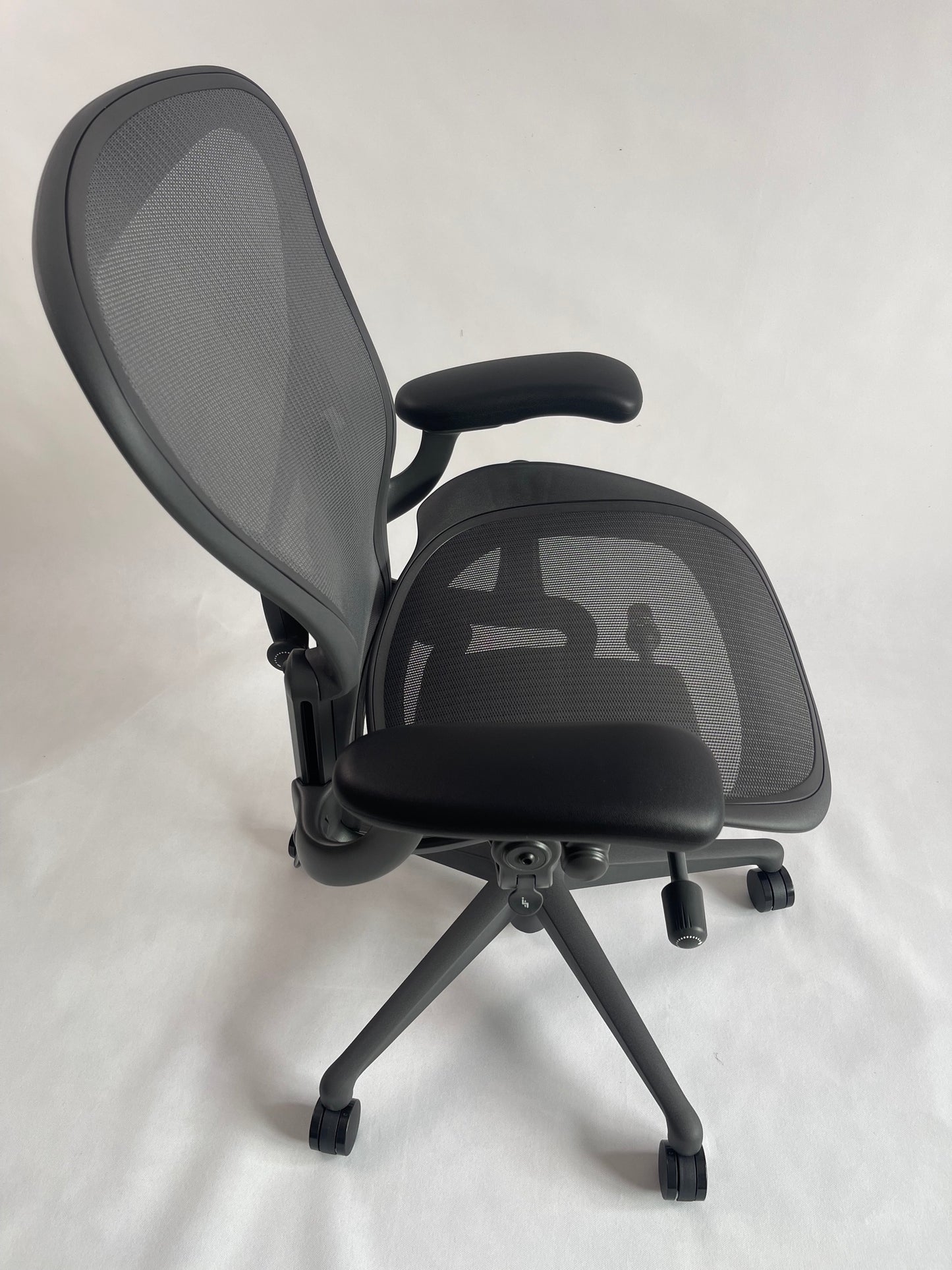 Herman Miller Aeron Chair Colour Graphite (Full 12 years Warranty)