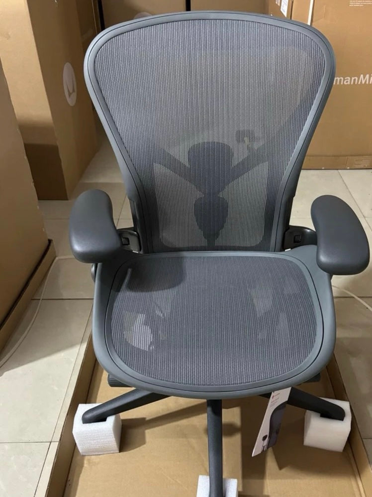 Herman Miller Aeron Graphite Colour (1 Year Warranty Sale）